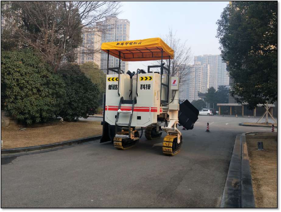 要正確使用操作混凝土路緣石滑模攤鋪機(jī)，定期對(duì)路緣石滑模機(jī)進(jìn)行保養(yǎng)和維護(hù)